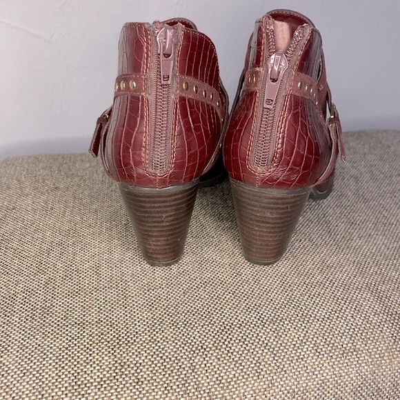 Bella Vita ankle booties, size 8 1/2N. - Picture 3 of 13